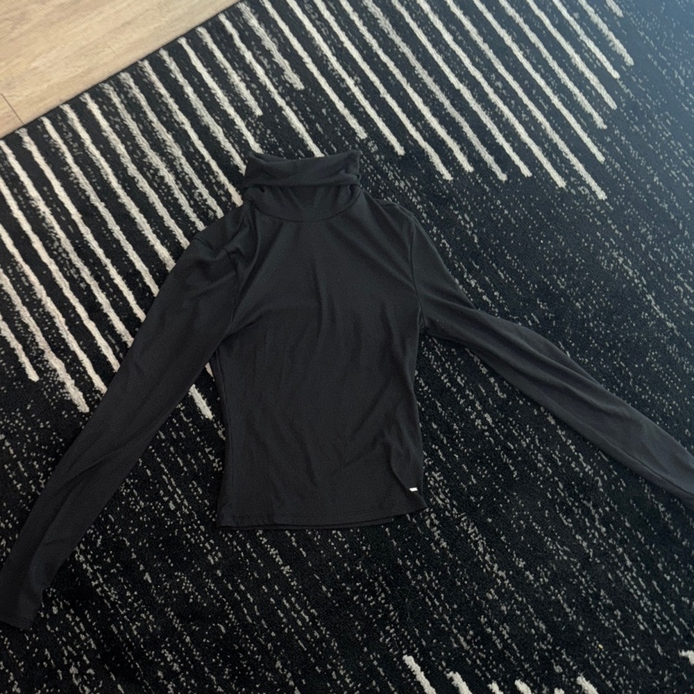 Black Long-Sleeve Turtleneck Top